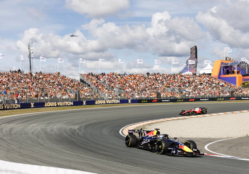 X reageert op sprintkwalificatie: "George ineens sneller na contractverlenging Verstappen"