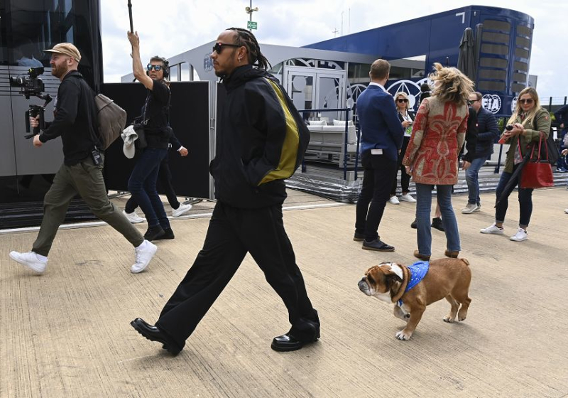 Hamilton verbaast met privéauto, Red Bull-eigenaar Mateschitz uitgelicht | GPFans Recap