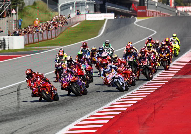 Start of MotoGP season finale at Barcelona-Catalunya