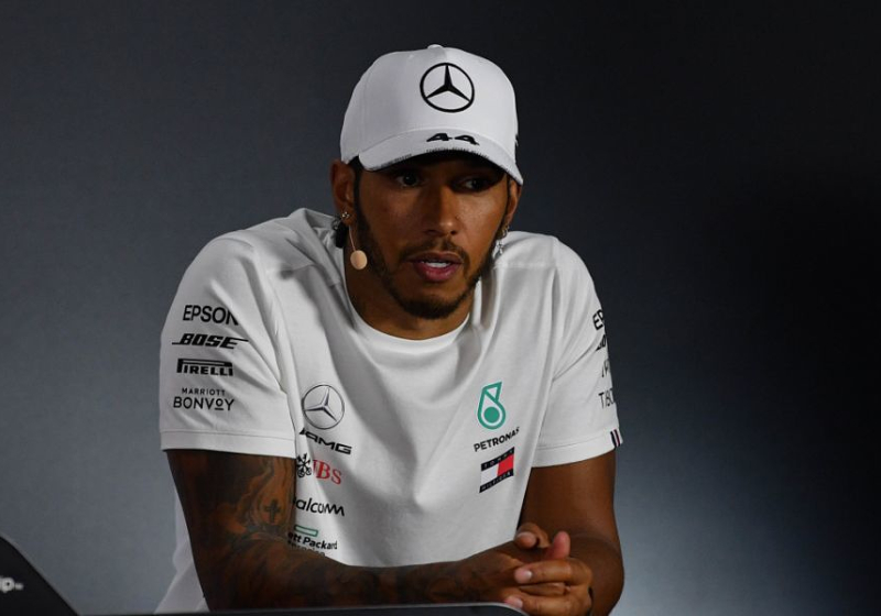 Hamilton onzeker: "Heb gedacht dat ik stoeltje ging verliezen"