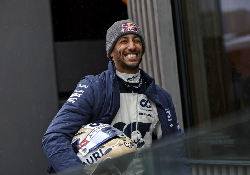 "Daniel Ricciardo debería seguir con AlphaTauri para que el equipo sea competitivo"