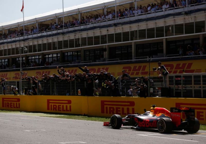 Horner over promotie Verstappen: "Wilden toekomst Max voor lange termijn verzekeren"