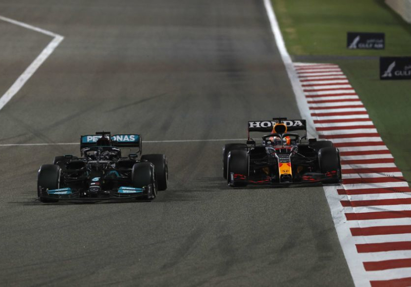 Verstappen over track limits in Bahrein: 'Vreemd dat het in de race werd losgelaten'