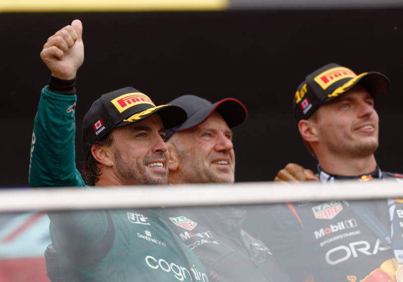 Alonso, VENERADO en Red Bull