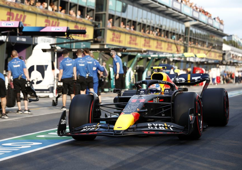 Checo Pérez: Pelear con Lewis Hamilton siempre es divertido