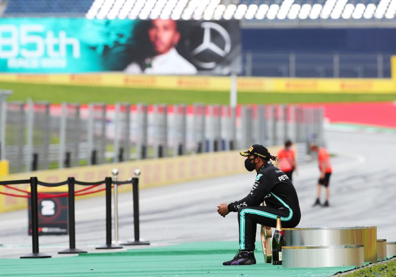 Hamilton roept Britse fans op om thuis te blijven tijdens GP Silverstone