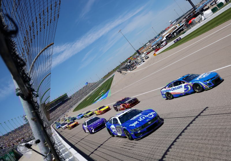 An image of a NASCAR Cup Series race at Kansas Speedway
