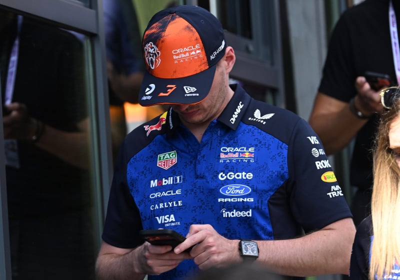 Verstappen laat koelvest in de garage liggen: "Ik hou niet van die kabeltjes"