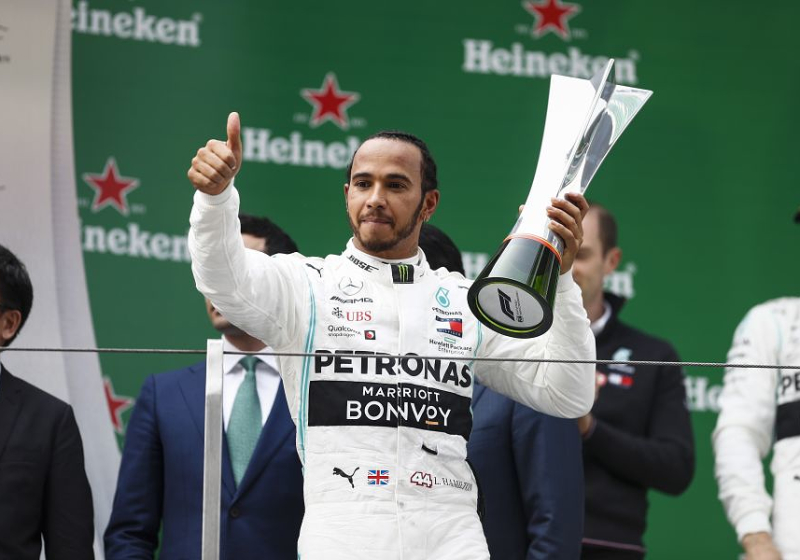 Hamilton heeft geen flauw benul: 'Geen idee hoeveel punten ik voorsta op Vettel'