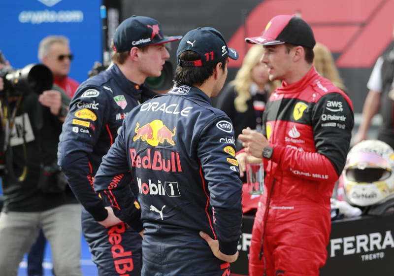 Leclerc kan zich niet verbergen tegen 'agressievere' Verstappen