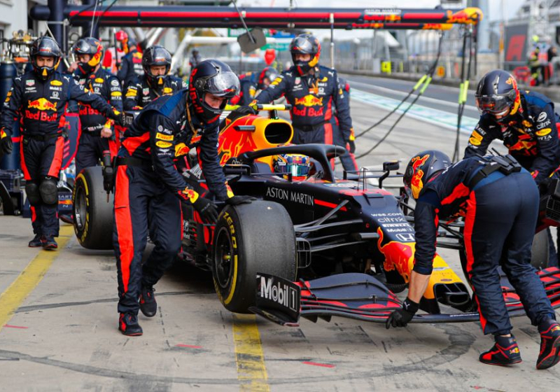 Albon onder vuur na merkwaardige opmerking en contact met Kvyat