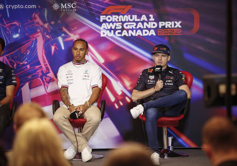 Verstappen klaar met uitspraken Russell en Hamilton: "Ze praten voor andere mensen"