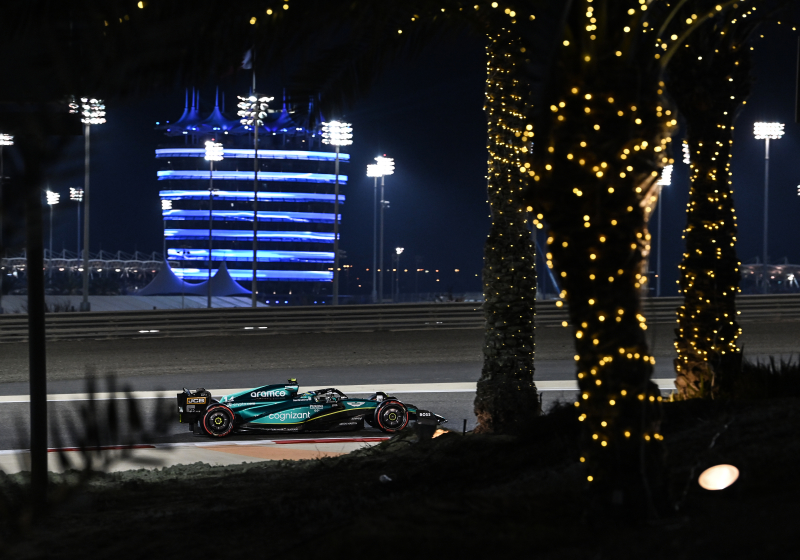 Fernando Alonso vence a Verstappen y Checo en la FP2