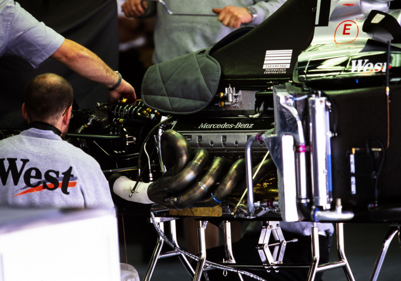 Waarom McLaren en Mercedes vroeger toxische stoffen in Formule 1-motoren gebruikten | GPFans Special