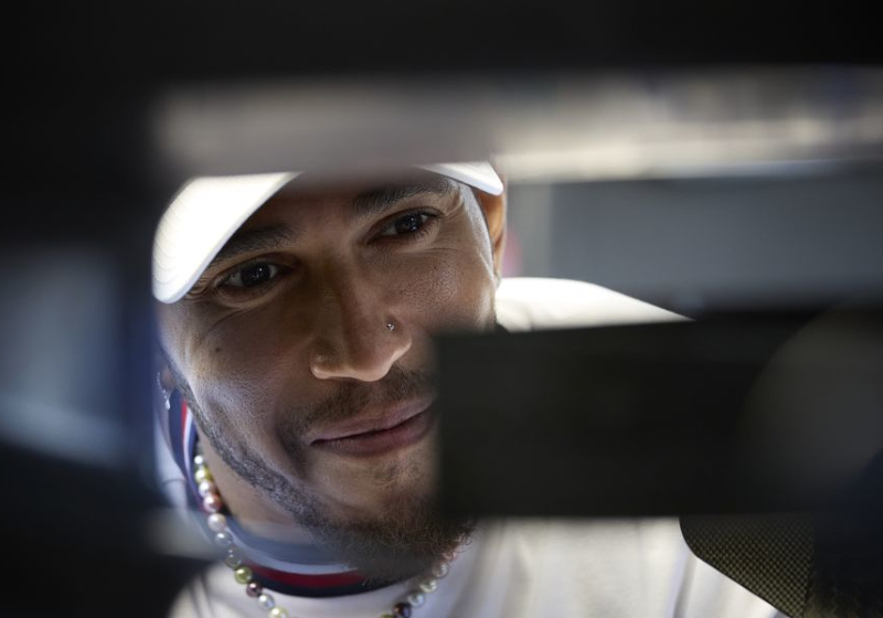 Hamilton blames bad tyre choice for Japan delays
