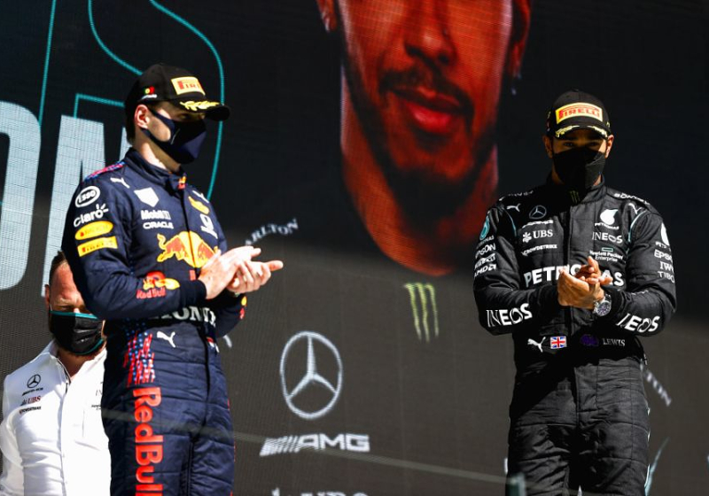 Verstappen over concurrentie met Hamilton: 'Weten dat we elkaar genoeg ruimte geven'