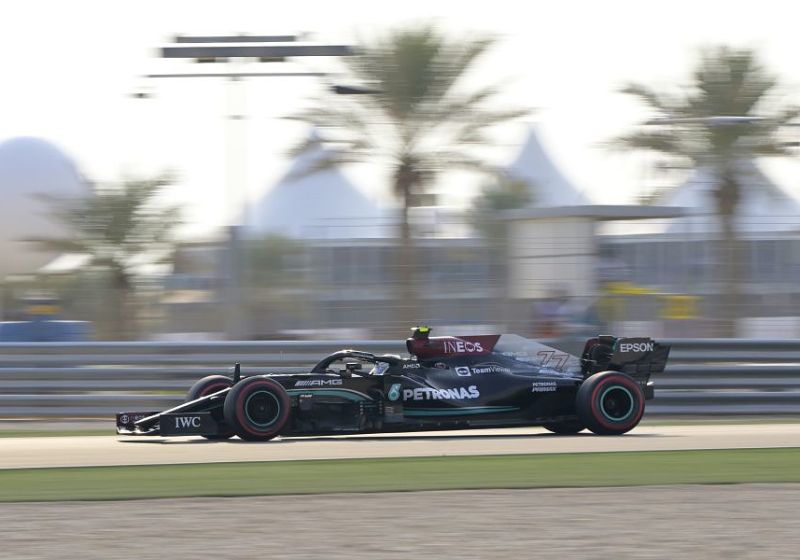 Verstappen plagued with rear-wing issues as Mercedes finish practice with a one-two