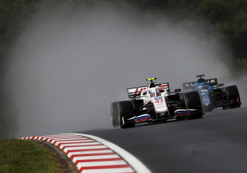 Alonso klaar met pechvogel: "Hopelijk rijden we tijdens de volgende chaotische race achteraan"