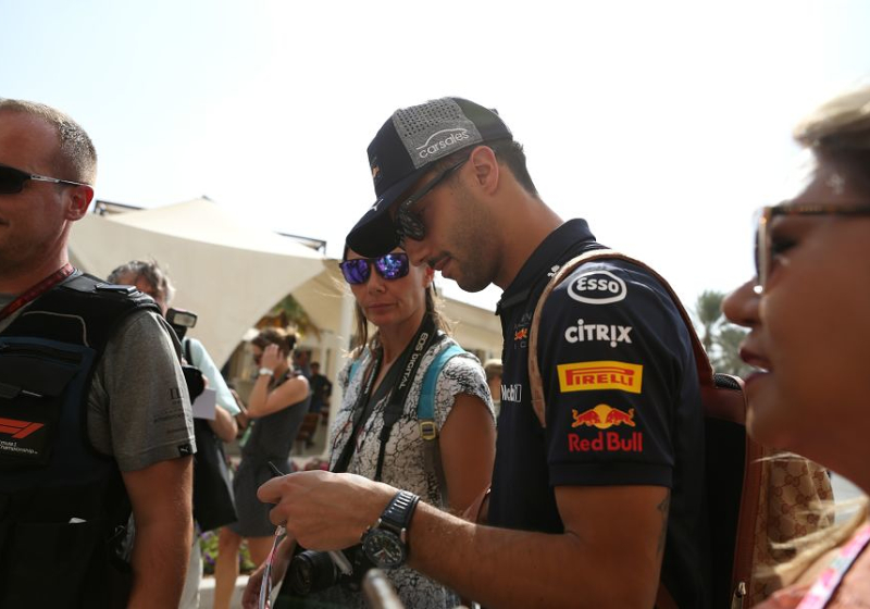 Ricciardo hits back at Horner 'stratospheric offer' claim