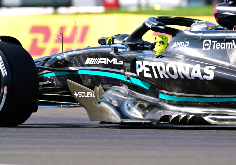 Hamilton pakt voor het eerst sinds 2021 weer pole position, Verstappen op P2