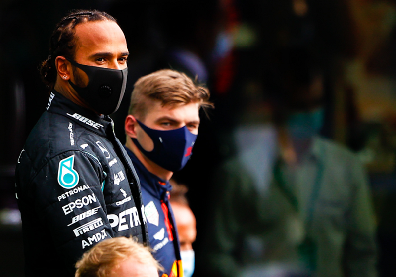 Hamilton rakelt Abu Dhabi-controverse weer op: 'Titel Verstappen gemanipuleerd'