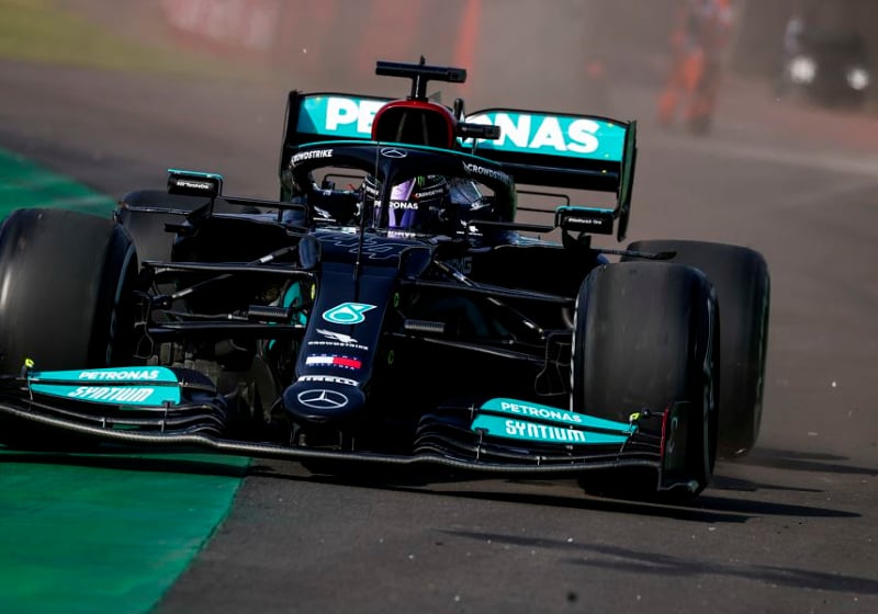 Hamilton explains half-a-second chasm to Verstappen