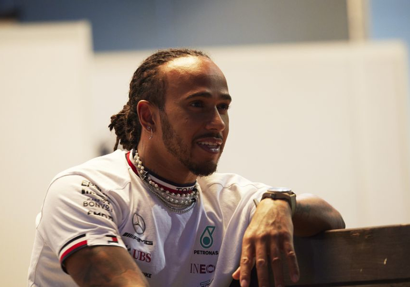 Hamilton baalt van moeilijk af te stellen Mercedes: "Deze auto is een monster diva"