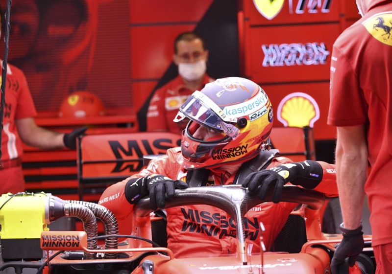Sainz kijkt op naar Verstappen: "Bewonder zijn vermogen om altijd snel te zijn"