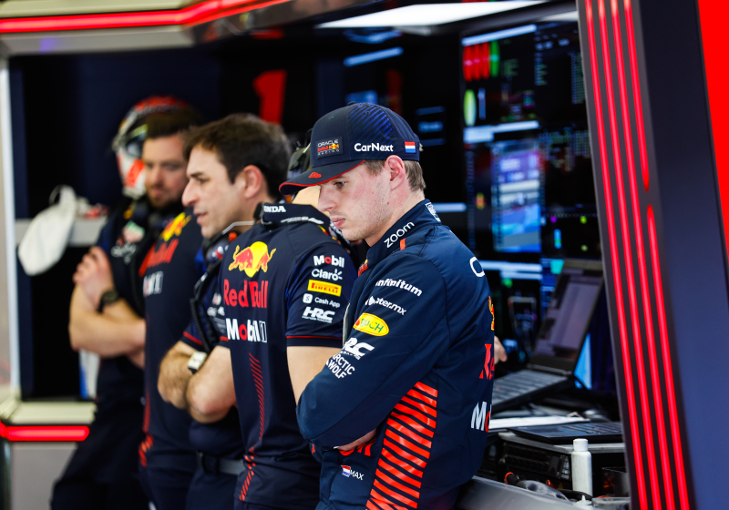Verstappen let op Aston Martin en Mercedes: "Misschien wel meer vermogen dan wij"