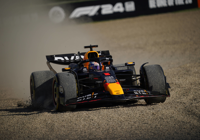 Red Bull dealt huge blow with late crash