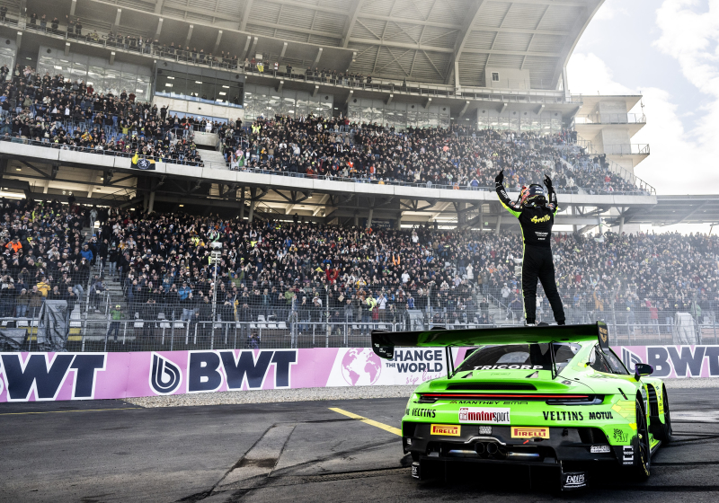 Het Abu Dhabi 2021-moment van de DTM: Güven pakt kampioenschap op epische wijze