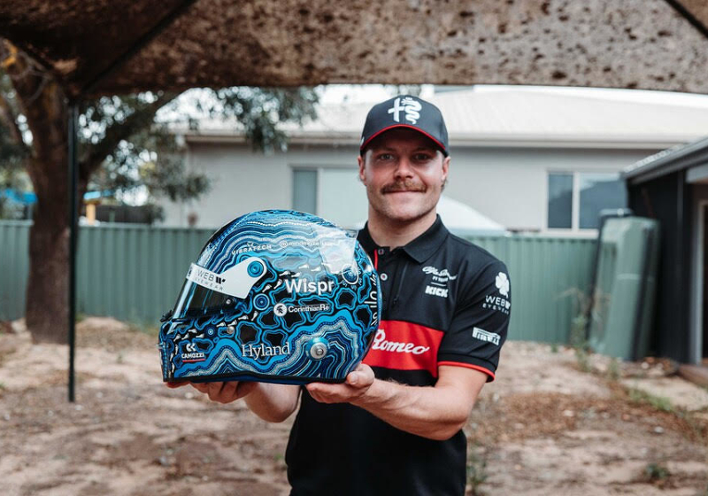 Bottas llega a Inglaterra para una carrera de ciclismo