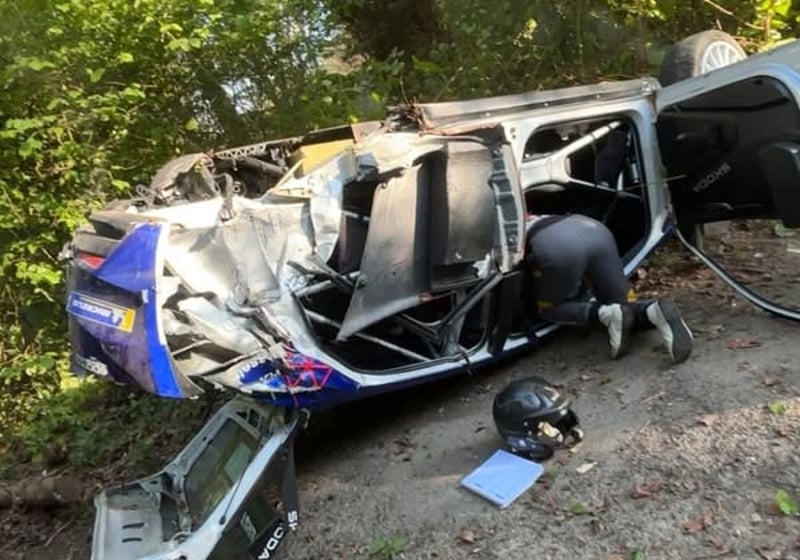 Jos Verstappen en navigator Jasper Vermeulen beleven zware crash in Rallye de Wallonie