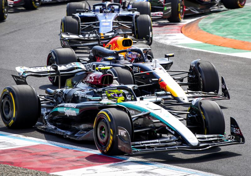 F1 Hoy: Hamilton golpea a Mercedes; ¿Quién es Ollie Bearman?