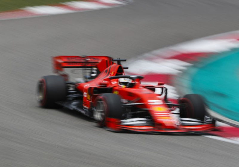 Vettel: 'Mercedes is bloedsnel in de bochten'
