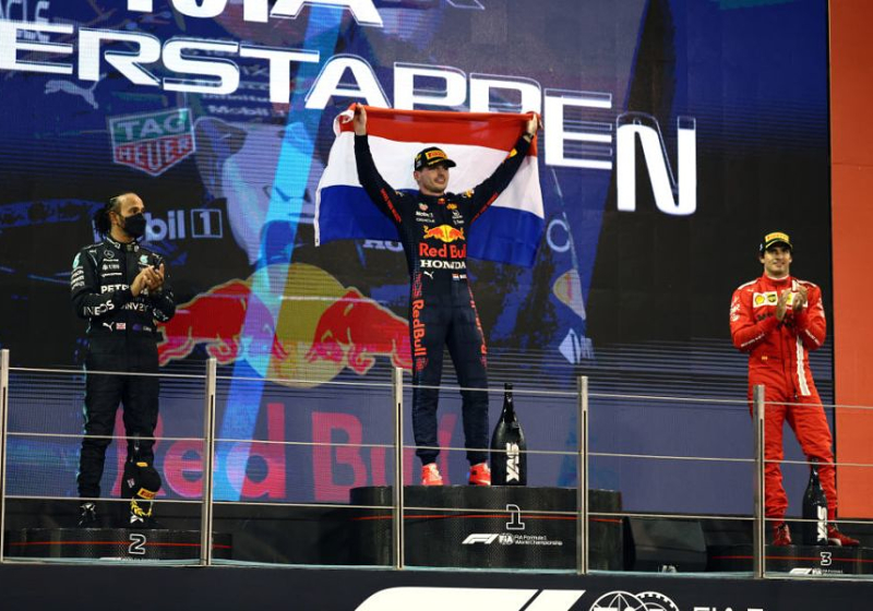 Sainz blij met eerlijke finale in Abu Dhabi: "Niets oneerlijks of vreemds gebeurd"