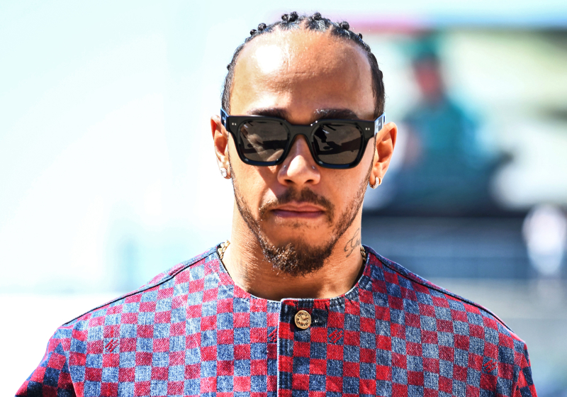 Hamilton hits waves with Ferrari rival as F1 stars pictured on break