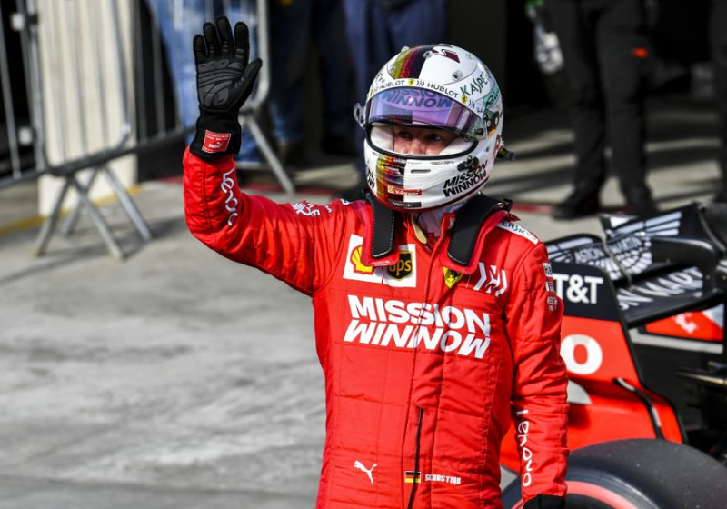 Sebastian Vettel tijdens kerstfeest Ferrari: "Ik ben bestolen!"