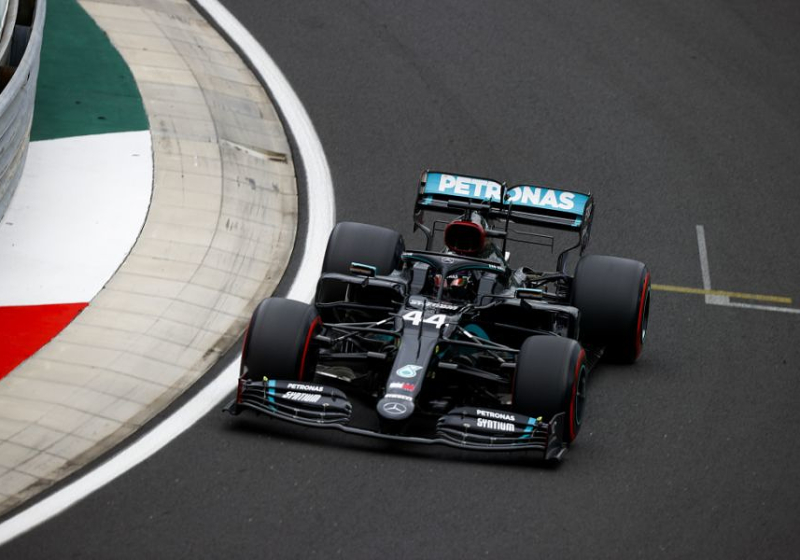Hamilton lovend: "W11 beste auto die mijn team ooit heeft gebouwd"