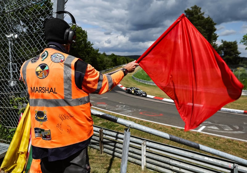 Nürburgring-organisatie bevestigt: coureur overleden na crash tijdens zaterdagsrace