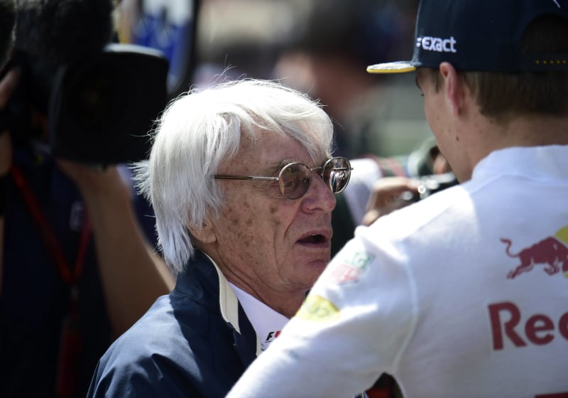 Voormalig F1-eigenaar Ecclestone (95) aangehouden op vliegveld na vondst jachtgeweer