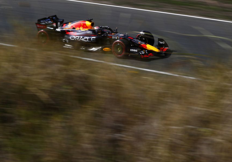 Verstappen worstelt in tweede vrije training op Zandvoort, Ferrari en Mercedes sterk