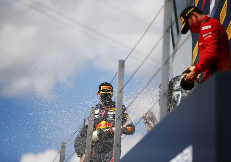 Vettel: "Leclerc is een ongelofelijk talent en is zelfs superieur aan Verstappen"