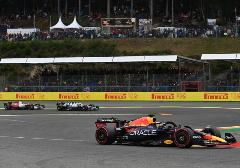 Verstappen wint kwalificatie, Sainz start op P1 tijdens GP België