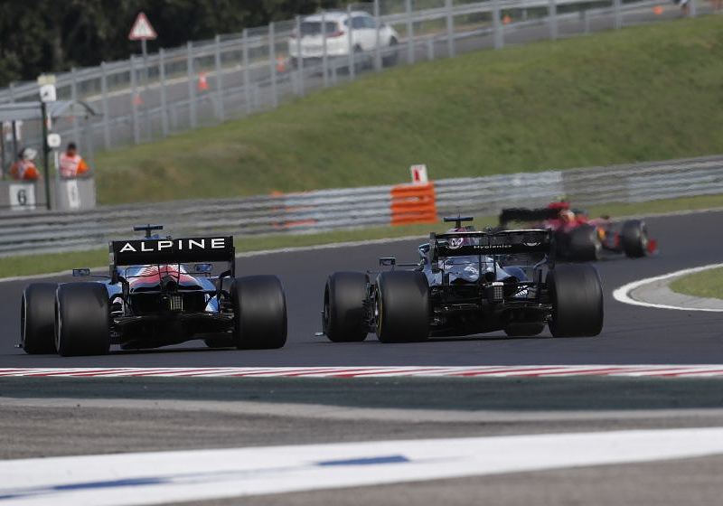 Alonso complimenteert Hamilton: "Je moet op je allerbest zijn om hem te verslaan"