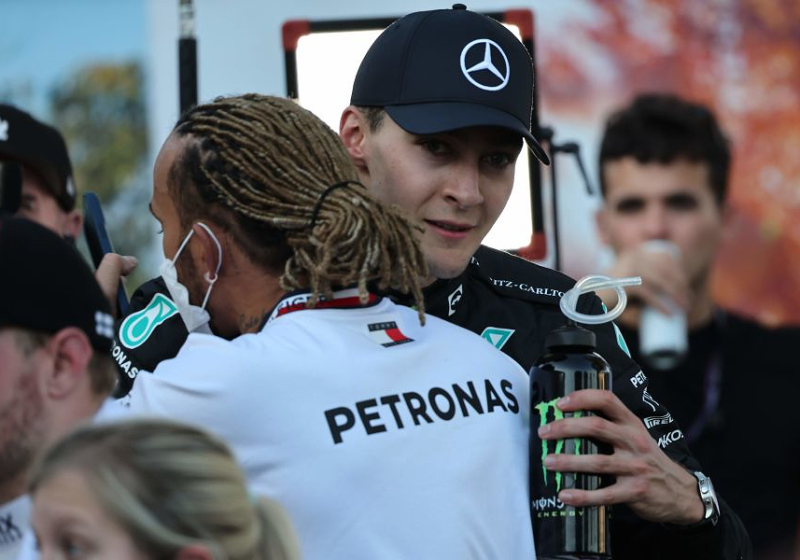 Russell gaat gevecht met Hamilton uit de weg: "Moeten naar het grotere plaatje kijken"