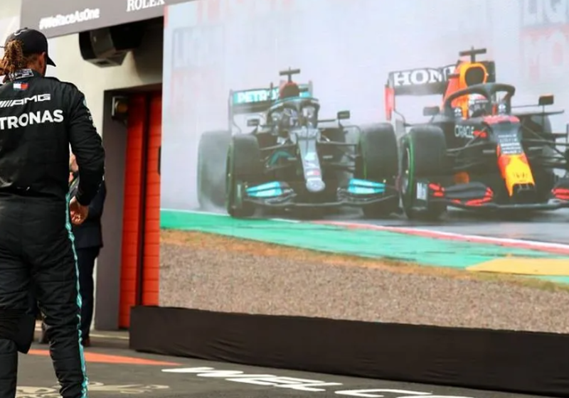 Hamilton accused over lack of Verstappen recognition