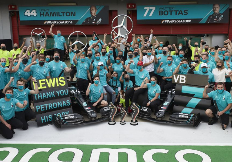 Mercedes spreekt vol lof over prestaties Red Bull Racing