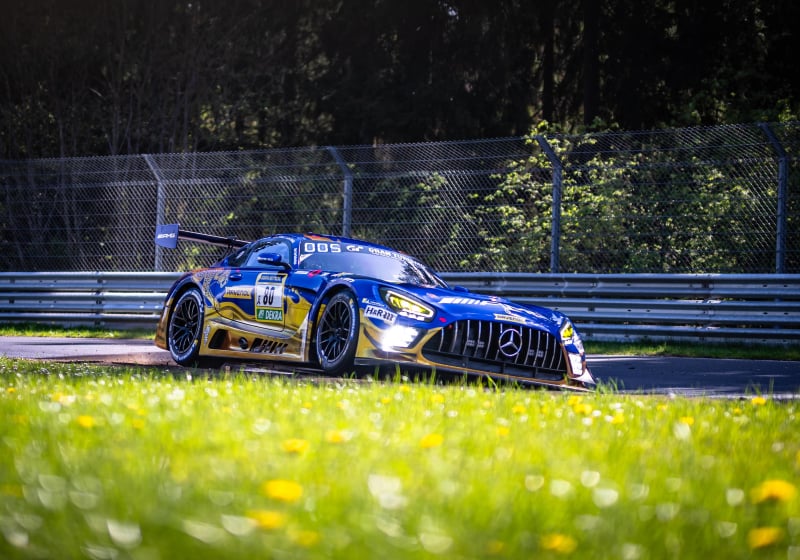 Schiller snelste in Q1 op Nürburgring, Verstappen dicht bij de kop, hagel en crashes verstoren sessie