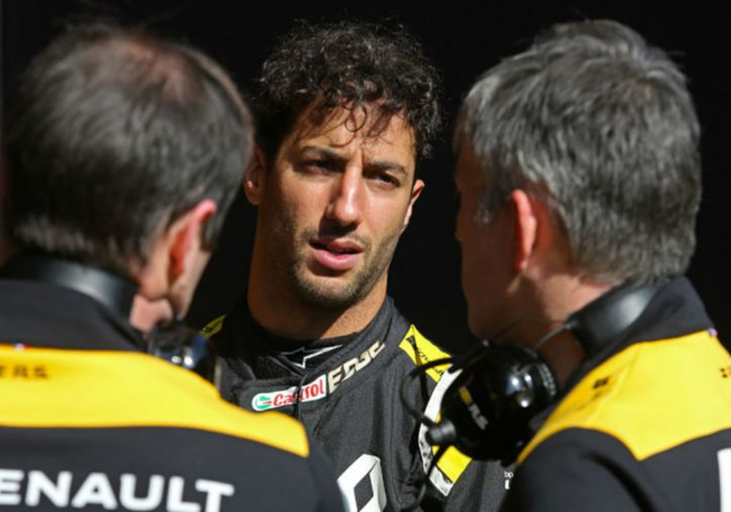 Ricciardo dismisses Red Bull accusation of 'running' from Verstappen